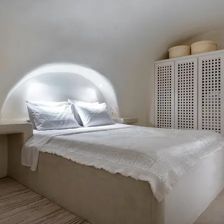 Christina's Cave House Fira (Santorini)