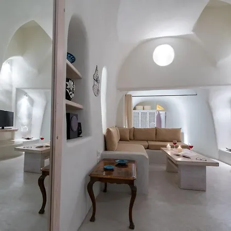 Christina's Cave House *